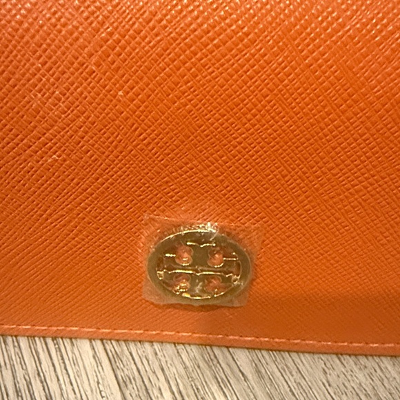 Tory Burch Bright Orange Wallet with Gold Emblem - Picture 2 of 6